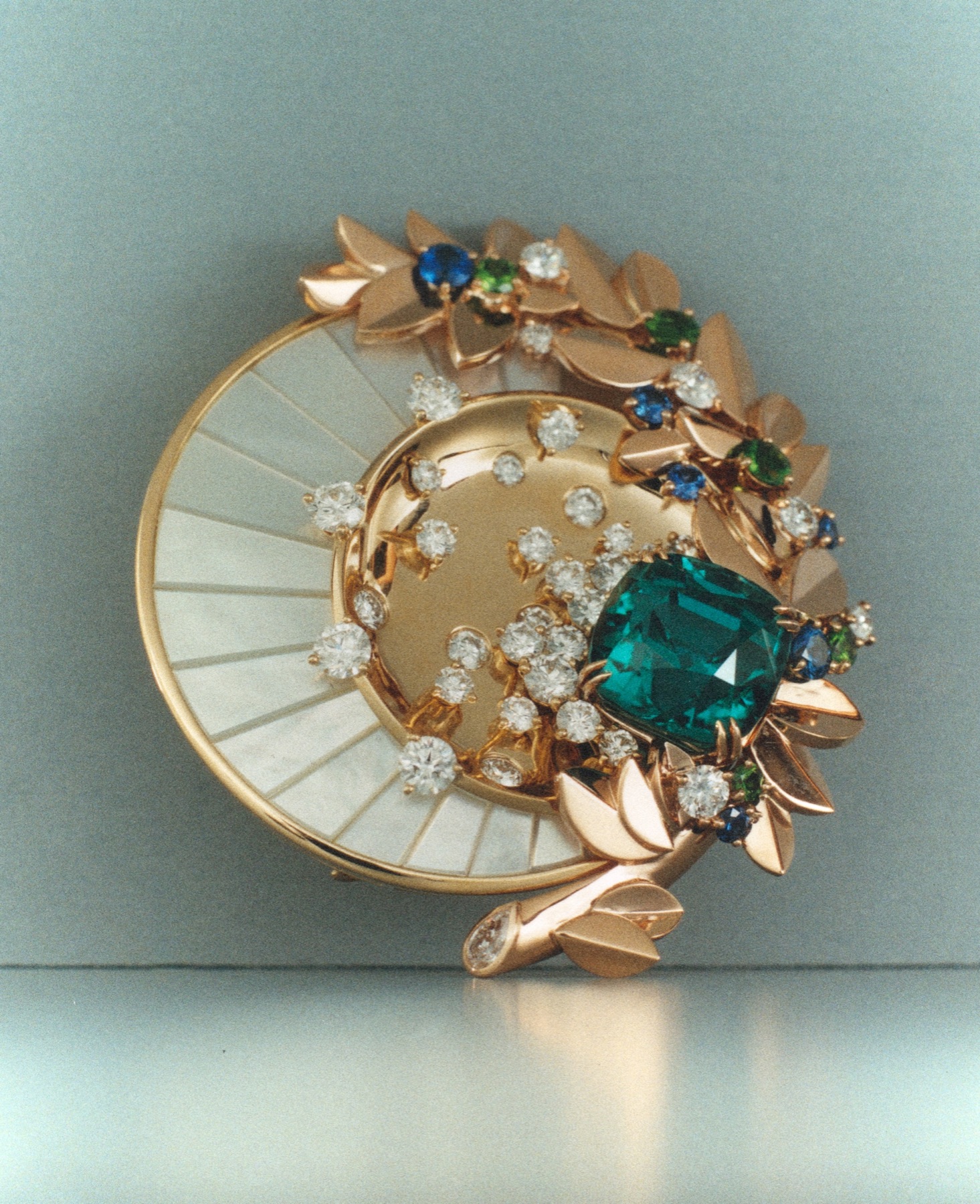 Van Cleef & Arpels high-jewellery editorial photographed by Valentin Abad for 10MAG US. Image 2 of 5.