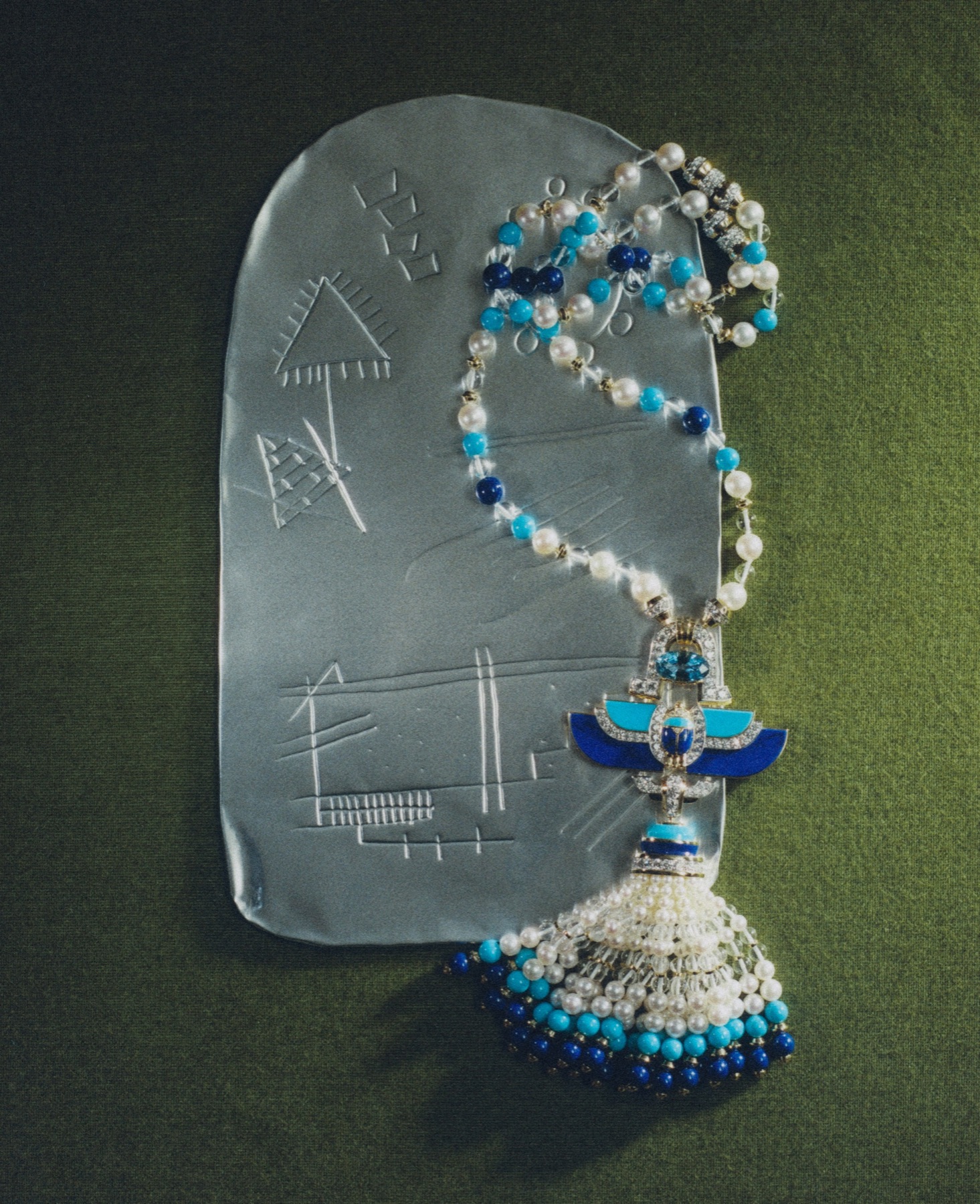 Van Cleef & Arpels high-jewellery editorial photographed by Valentin Abad for 10MAG US. Image 5 of 5.