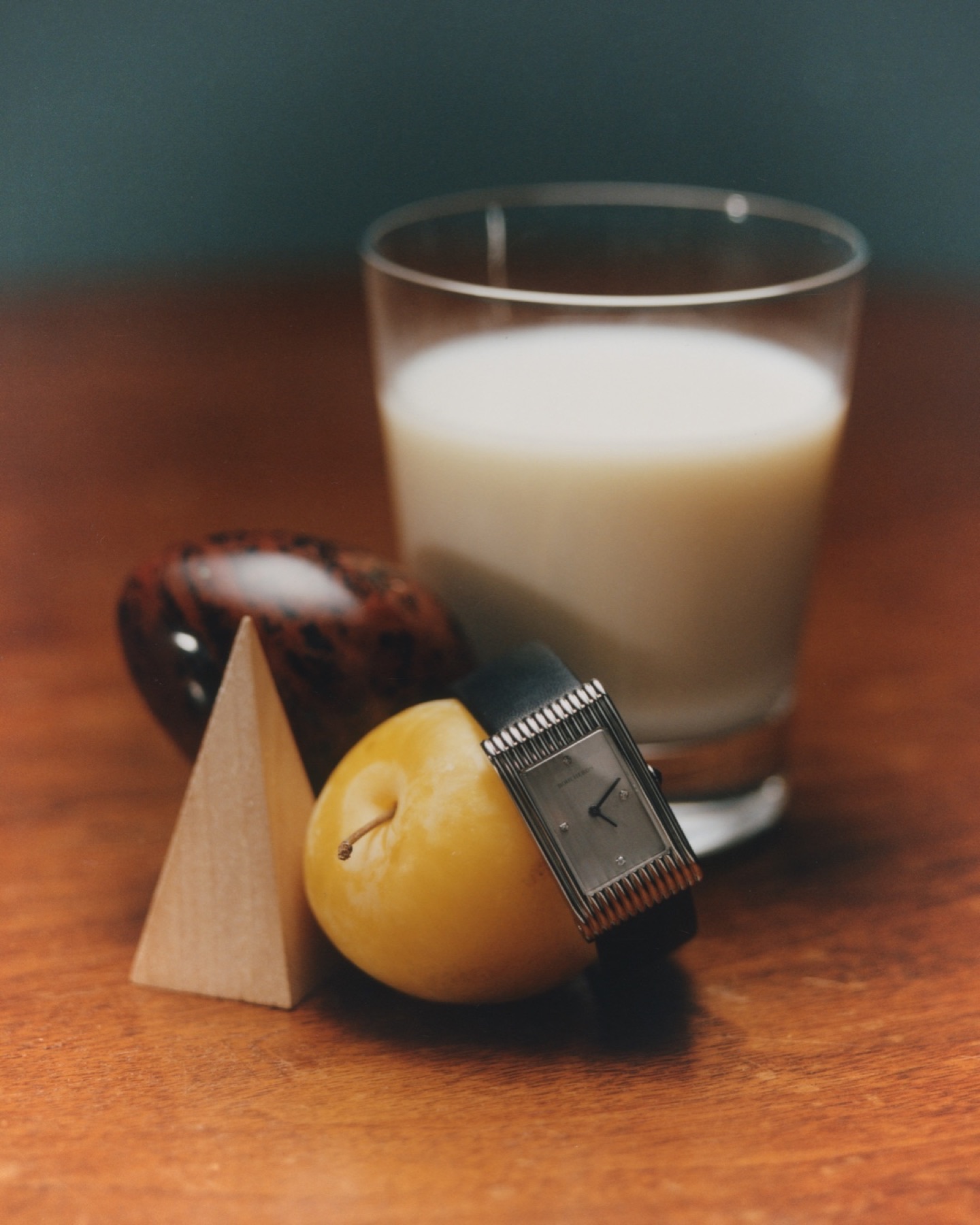 Watch still-life editorial photographed in London by Paris-based photographer Valentin Abad. Image 13 of 16.